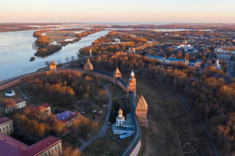 Автобус | Память, вырезанная в камне