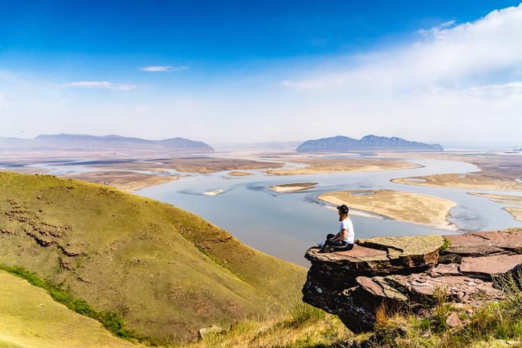 Край, где огонь и лёд танцуют в вечном диалоге